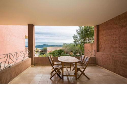 Seaview Apartment (N° 12)