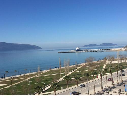 SEAVIEW APARTMENT WITH SECURED PARKING 80 m