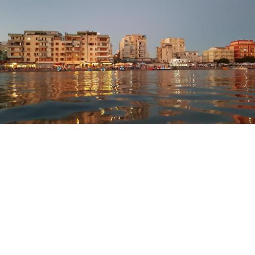 Seaview Apartments Right at The Beach
