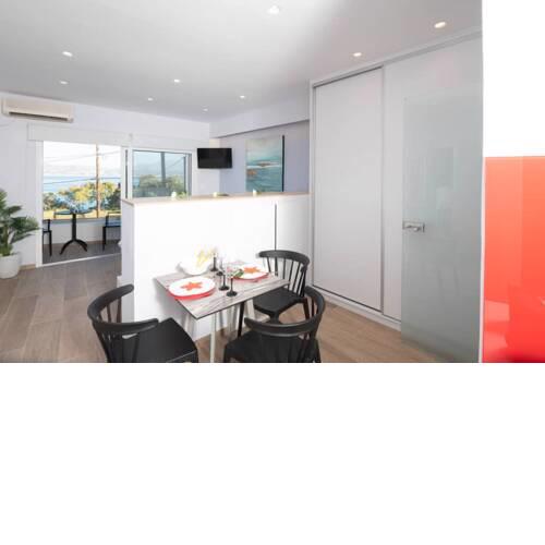 SeaView Eleutheria suite, 2 steps away from the beach!
