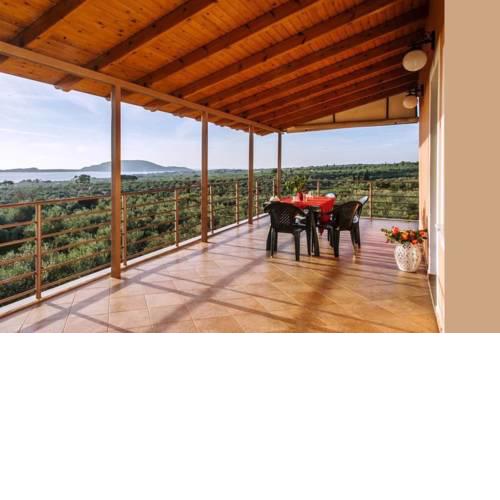 Seaview flat in an olive grove by the beach