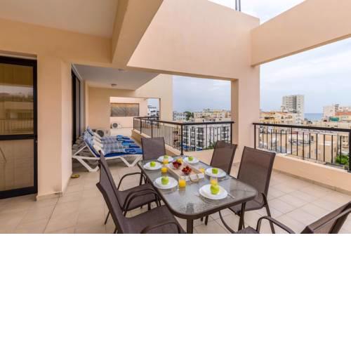 SeaView Penthouse for 8 , close to Beach