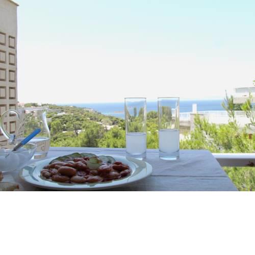 Seaview spacious apt in Vouliagmeni 5' walk to sea