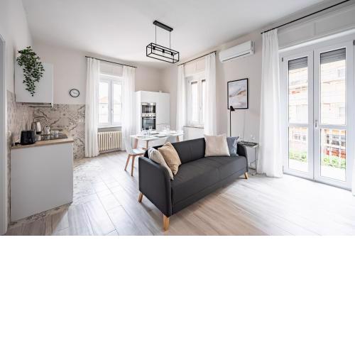 Secondo Arò Modern Balcony Flat