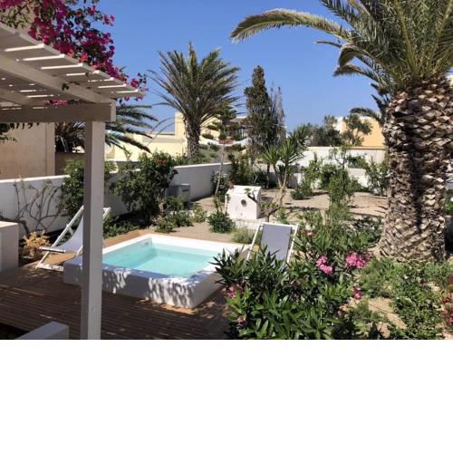 Secret Garden House in Oia