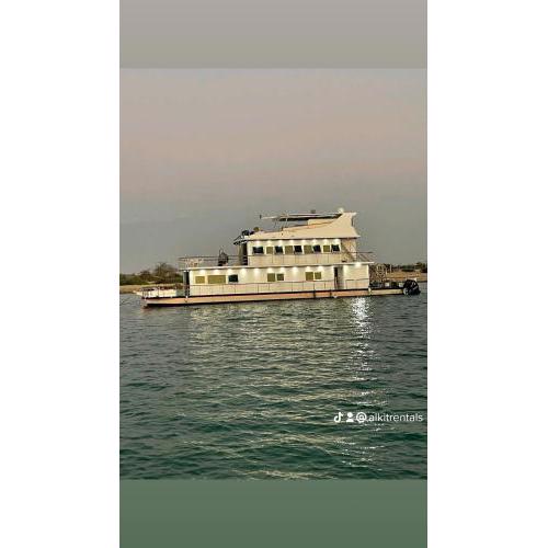 See villa house boat