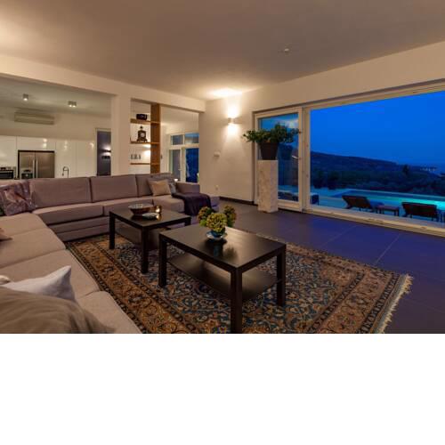 Selca Villa Sleeps 8 with Pool and WiFi