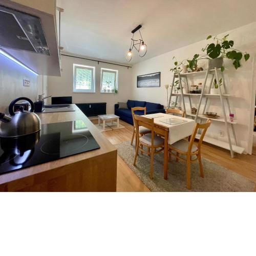 Self check-in Cozy Apartment in vibrant Ruzinov area, Komárnická 42, Bratislava