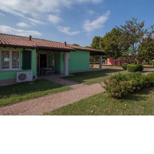 Semi-detached bungalow with AC just 3,5 km from Sirmione
