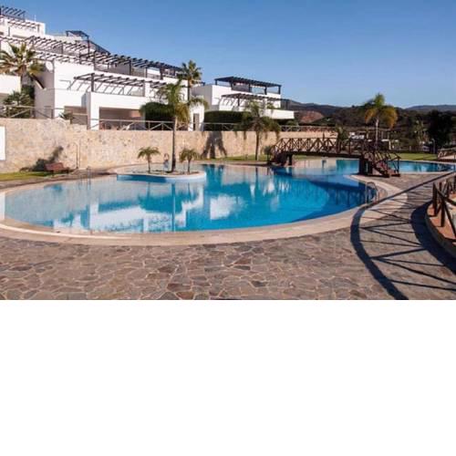 Semi-detached home CLOSE TO BEACH