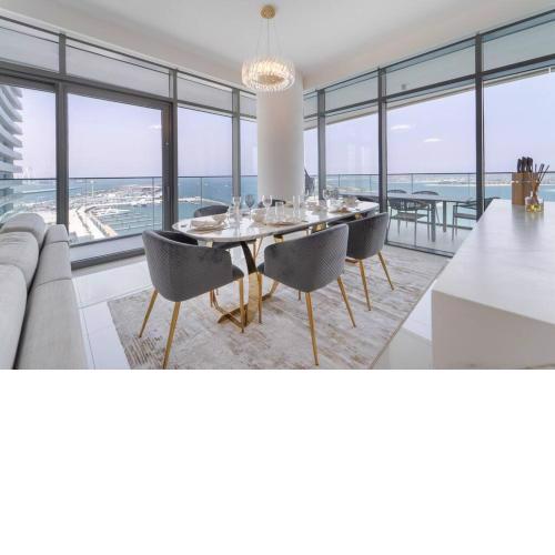 Sensational Waterfront Apartment with Palm View