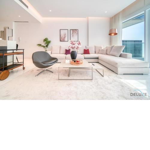 Serene 2BR with Assistant Room at One JBR by Deluxe Holiday Homes