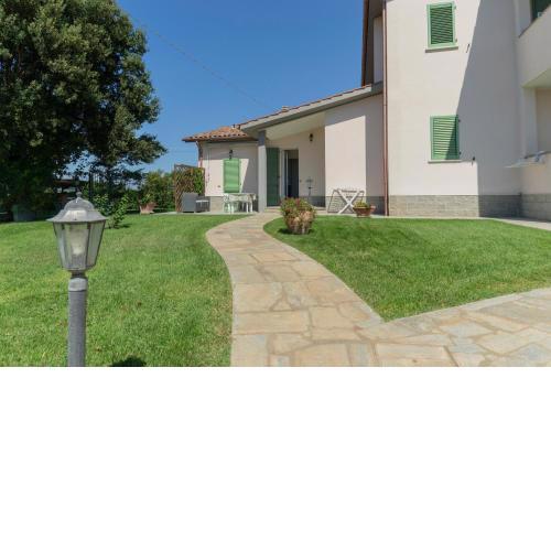 Serene Escape & Privacy Just 1 Miles from the Sea - With free Parking & Wi-Fi