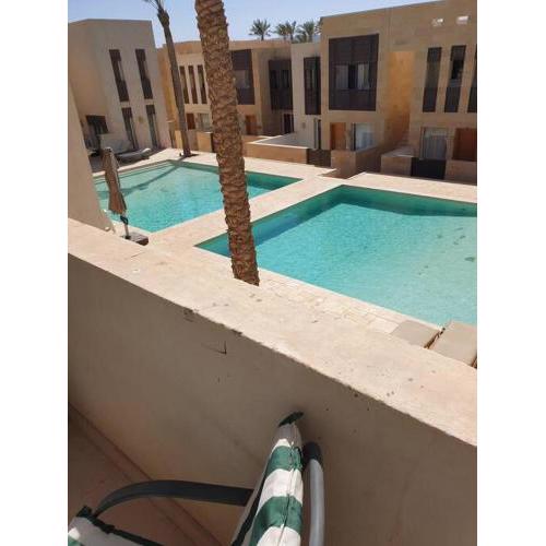 Serene Pool View 8Mins to Marina
