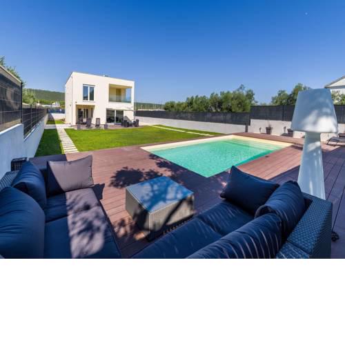 Serene Villa in Bibinje with Private Swimming Pool