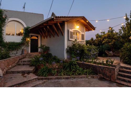 Serenity Cottage House-Garden Haven near the beach