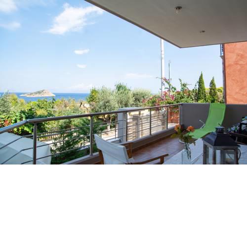 Serenity villa-1st floor-Sea view-Sandy beach 250m away.
