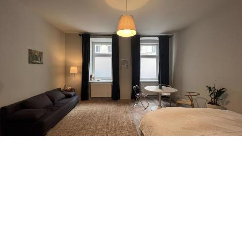 Servitenviertel Chic: Stylish Getaway