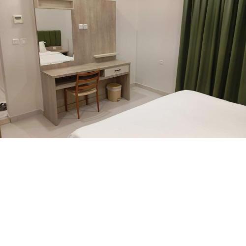 Shams pyramids inn