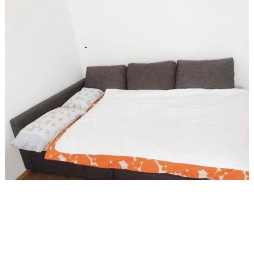 Shared room for short-term travelers