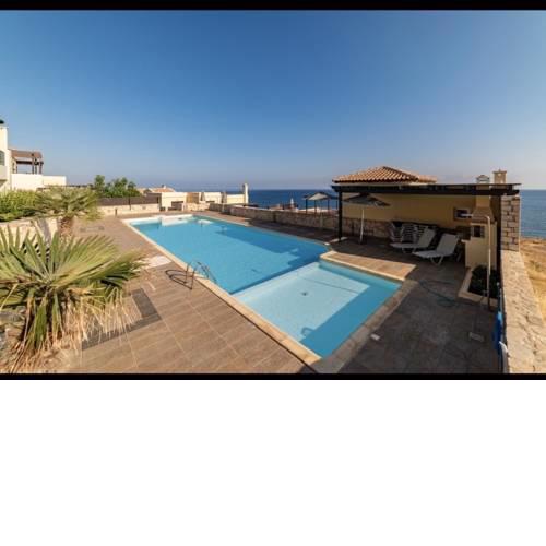 Sharlotta Seafront Apartment