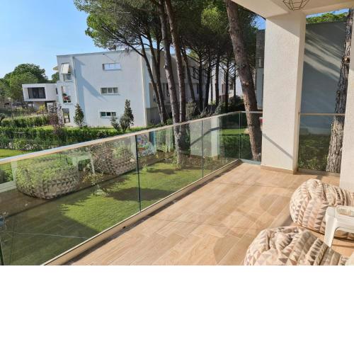 Shiny San Pietro 2-Bedroom Apartment Near the Sea