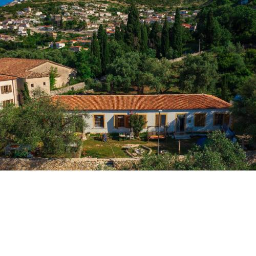 Shkolla Hostel & Camping