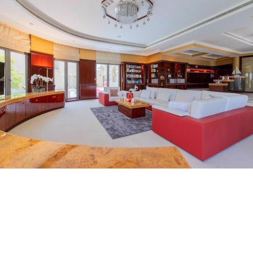Signature Villa in Palm - B100
