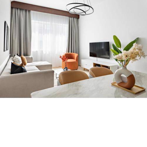 Silkhaus Furnished Pool & Gym 1BDR Art Residence