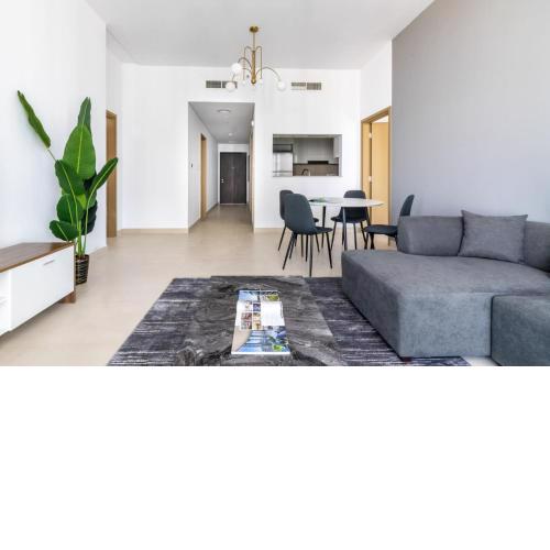 Silkhaus spacious 2BDR in Downtown center with balcony