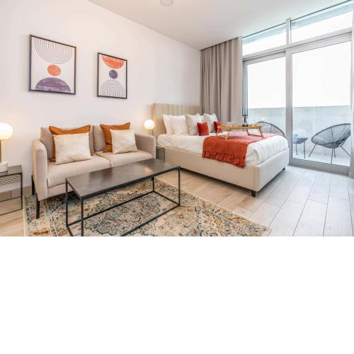 Silkhaus studio in DIFC with Burj Khalifa view, pool & gym