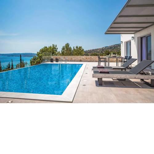 Simotata Villa Sleeps 4 Air Con WiFi