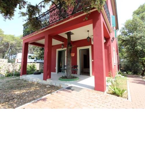 Simplistic Apartment in Petrčane with Terrace