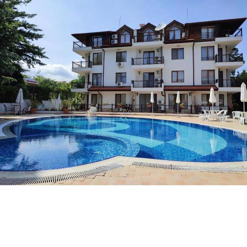 Sirena condo 50 m from the central beach