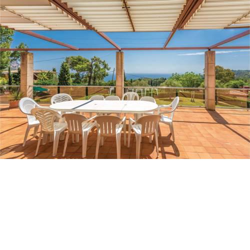 Six-Bedroom Holiday Home in Begur