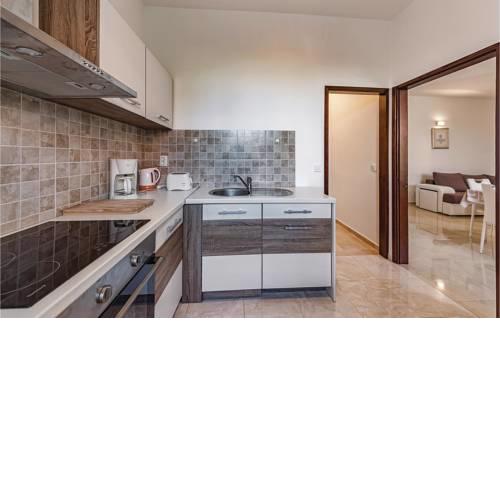 Six-Bedroom Holiday Home in Cabrunici