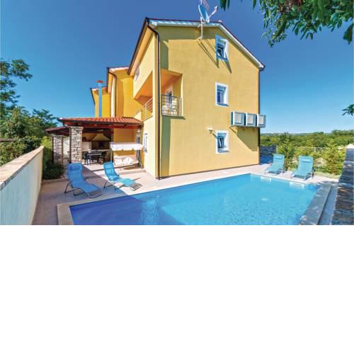 Six-Bedroom Holiday home in Perci