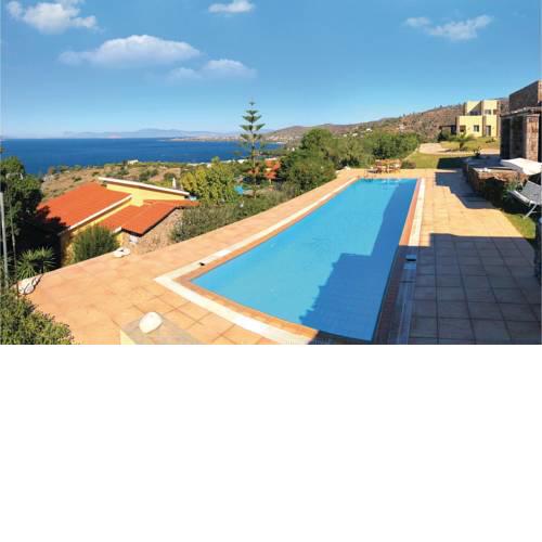 Six-Bedroom Holiday Home in Perdika