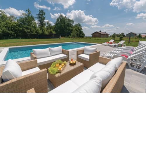 Six-Bedroom Holiday Home in Pisarovina
