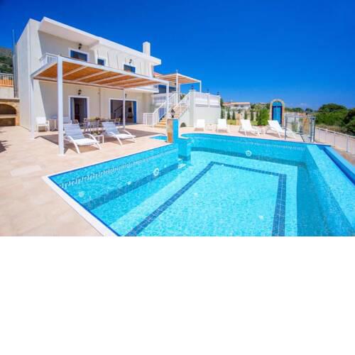 Skala Villa Sleeps 6 with Pool Air Con and WiFi