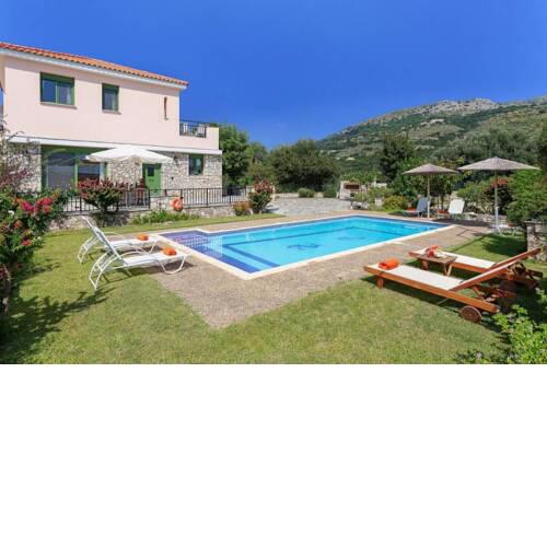 Skala Villa Sleeps 7 with Pool Air Con and WiFi