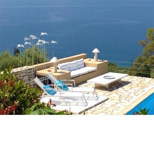 Skaloma Villas Art 1
