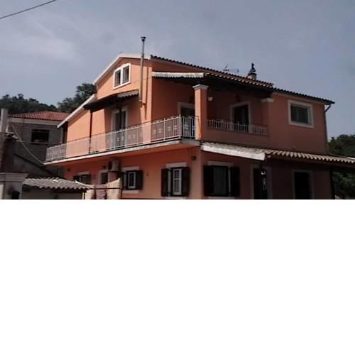 Skampous Family Apartment