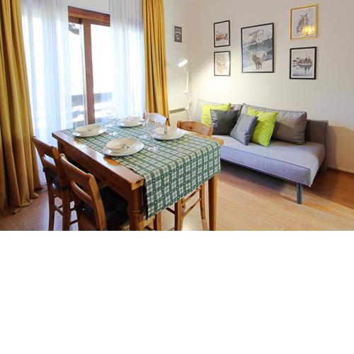 Ski-to-door apartment Waldrand