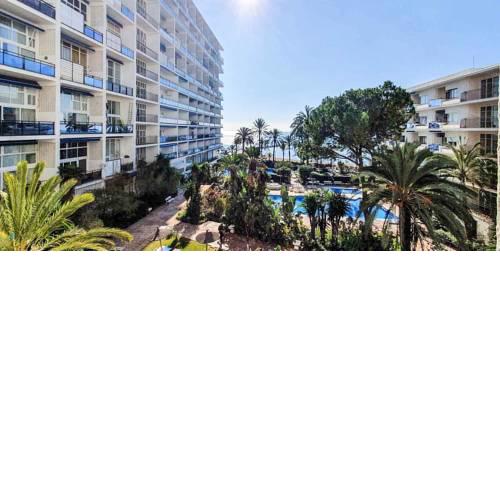 SKOL 335. Fantastic Beachfront Apartment Facing South.