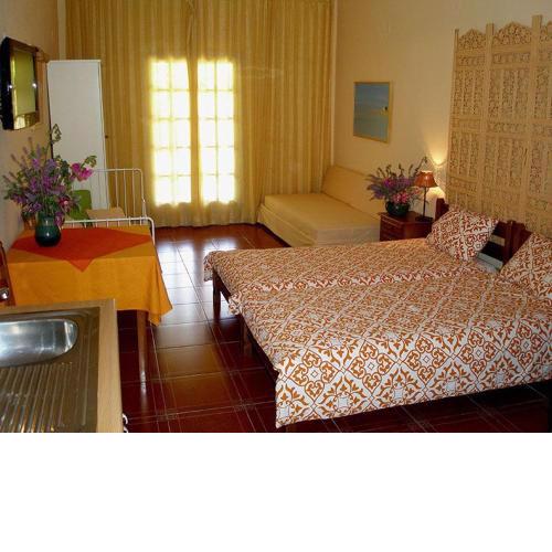 Skyros Apartments Sleeps up to 2 - 4 Magazia