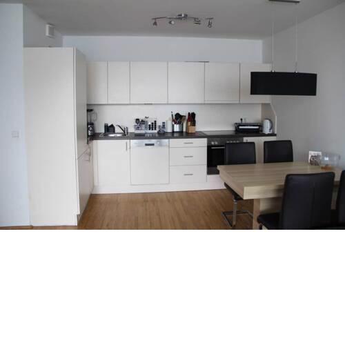 SkyTower Apartment near Central Station