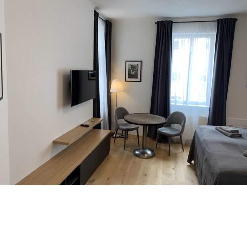 Sleek Modern Apartment Near Old Town - Air-conditioned