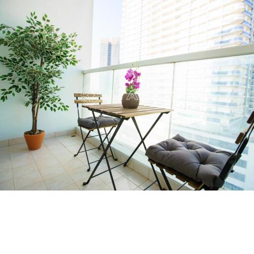 Sleek Studio in heart of Dubai Sports City