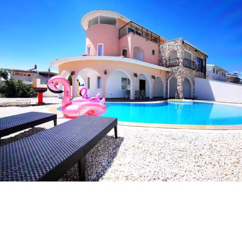 Sleeps 6, Great Villa with Modern Design - AWZ 292